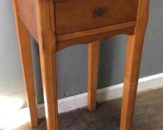 VTG. BEDSIDE 1 DRAWER TABLE