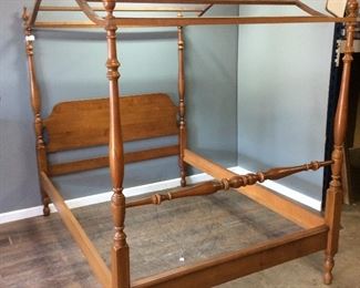 WOODEN FULL SIZE CANOPY TOP BED