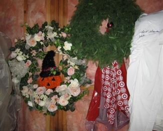 Floral Arrangements & Wreaths


