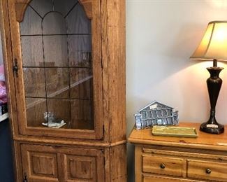 Cornered table - curio is not part of Ducks Unlimited set