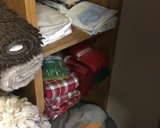 Tablecloths & comforters