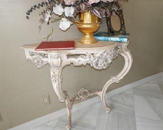 Italian Rococo style carved and painted Serpentine Console Table - 19th/20th century