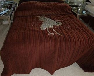 2 Queen Beds with embroidered bedspreads - Cranes in Brown velvet and silver fabric