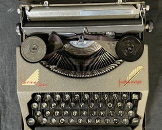 Vintage HERMES BABY Featherweight Typewriter