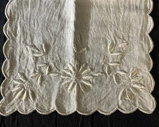 Lot 5 Vintage Embroidered Linens