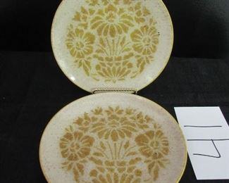 Pair Red Wing plates