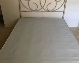 Full size Vintage cast metal bed