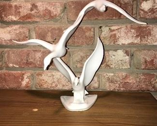 Seagulls statuette