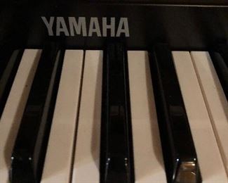 Electric Yamaha Organ