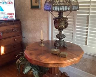 Fine quality slag glass oil lamp