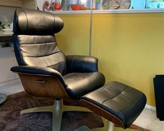 119 Annaldo Leather Swivel Chair  Ottoman