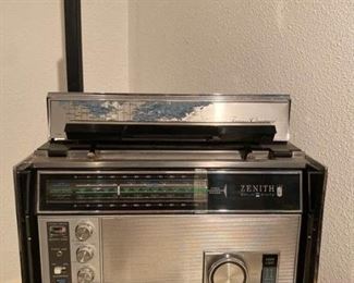 016Vintage Zenith Trans Oceanic Radio