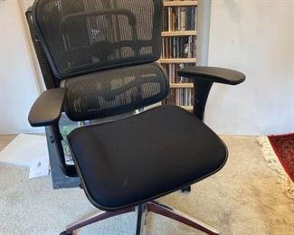 229 Workpro Mesh Back Executive Chair