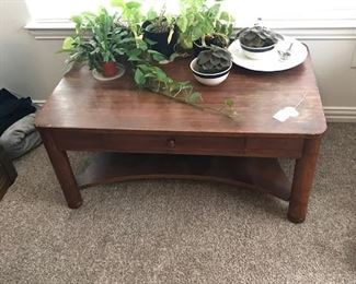 Antique Library table / coffee table with 1 drawer. 