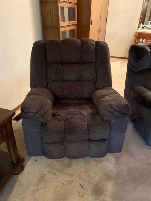 Large gray recliner heat and message
