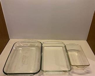 Assorted glass bakeware