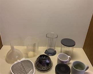 Assorted kitchen items