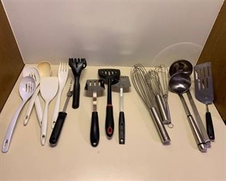 Assorted utensils