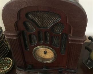 Antique Thomas Radio $ 48.00