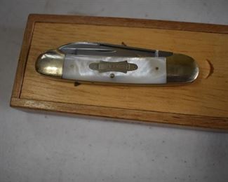 FIGHT'N ROOSTERS Pocket Knife, Solingen Germany with Mother of Pearl Sides