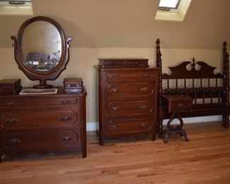 Gorgeous Antique Davis Cabinet Company Lillian Russell Bedroom Set: this is one of the first made and it is in extremely nice condition. Featuring The Dresser with Ox Bow Mirror, Bed, Chest and End Table in Beautiful Condition.