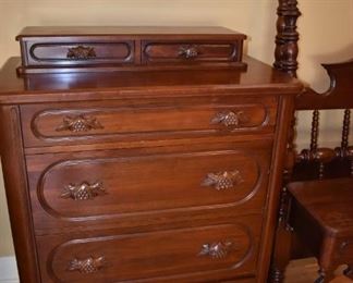 Gorgeous Antique Davis Cabinet Company Lillian Russell Bedroom Set: this is one of the first made and it is in extremely nice condition. Featuring The Dresser with Ox Bow Mirror, Bed, Chest and End Table in Beautiful Condition.