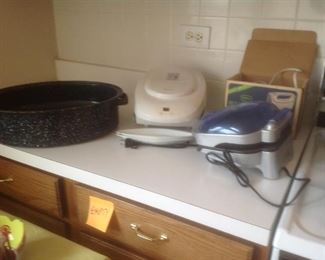 Roasting pan, small appliances