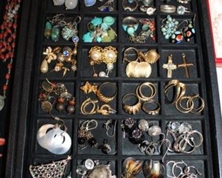 EARRINGS, RINGS