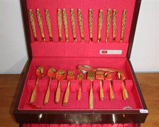 GOLD TONE FLATWARE SET IN BOX