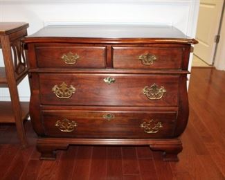 SUPERIOR FURN. CO. SHORT DRESSER