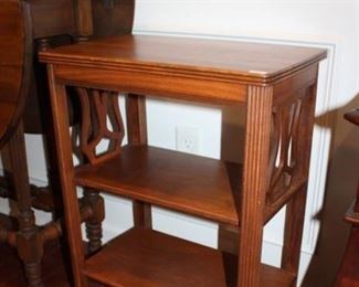 ACCENT TABLE