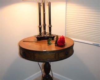 ROUND ACCENT TABLE, LAMP