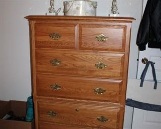 COCHRANE CHEST OF DRAWERS, 2 LAMPS