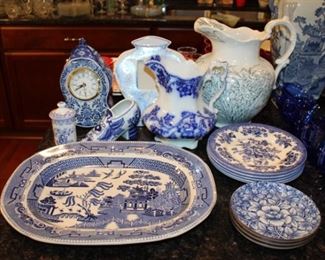 BLUE/WHITE DISH SET