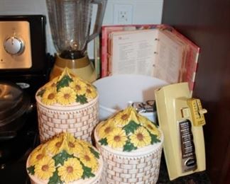 VINTAGE KITCHEN ITEMS