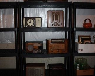 PLASTIC SHELF, VINTAGE RADIOS