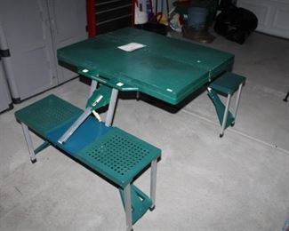 FOLDABLE PICNIC TABLE