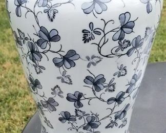 Chinese urn with metal lid, new