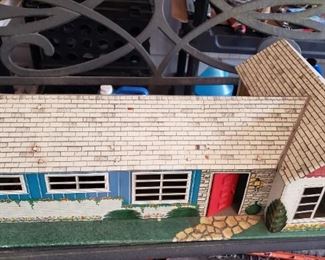 1950s Marx ranch dollhouse with furniture