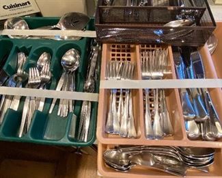 Sets of stainless flatware