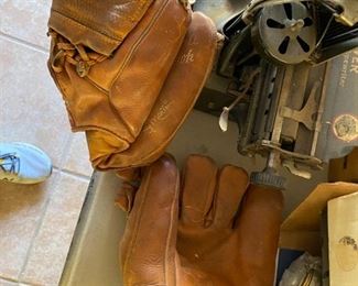 leather baseball gloves