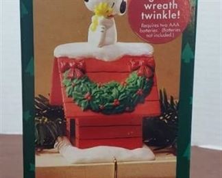 Hallmark Snoopy Stocking Hanger~1989 Dog House(lights In Wreath Twinkle)