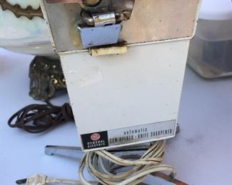 Vintage GE Can Opener/Knife Sharpener