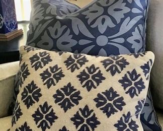 $ 34  each   Gorgeous Designer Silk & Linen  Pillows   most are 21" square like new  from William Sonoma Home 