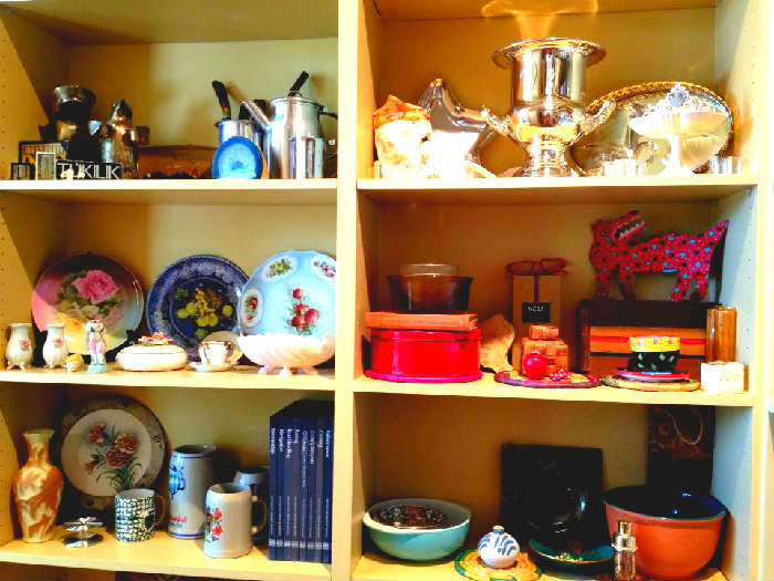 There are shelves full of unique items! The placement is similar to the store here in Austin called Uncommon Objects!