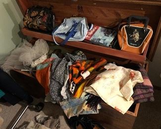 Women’s accessories and purses 