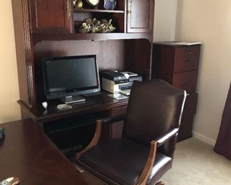 Desk and side desk with hitch available