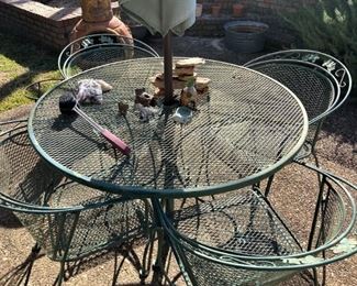 Umbrella table and 4 chairs
