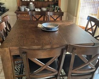 Dining table & 4 tall chairs