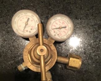 Victor Equipment Company pressure gauge with male fitting
